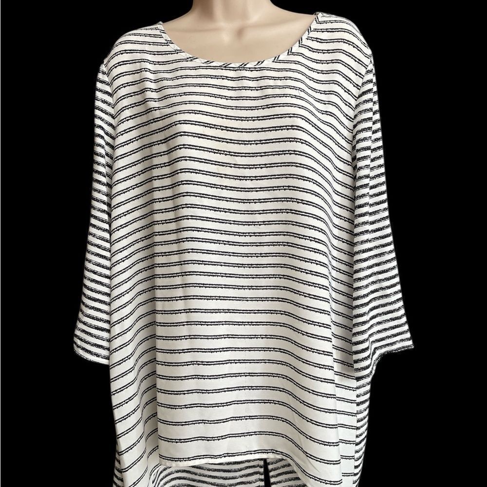 Chico’s Striped Black and White bottom Sleeves high-Low Sheer Fabric Size 3 Top